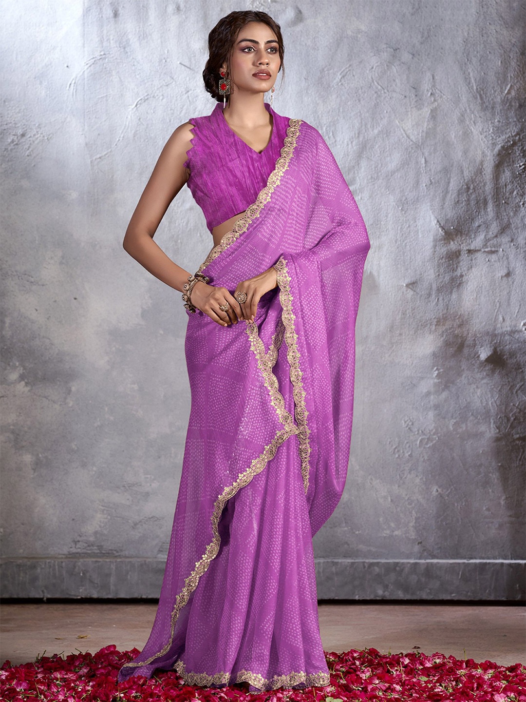 

DIVASTRI Bandhani Sequinned Saree With Unstitched Blouse Piece, Purple