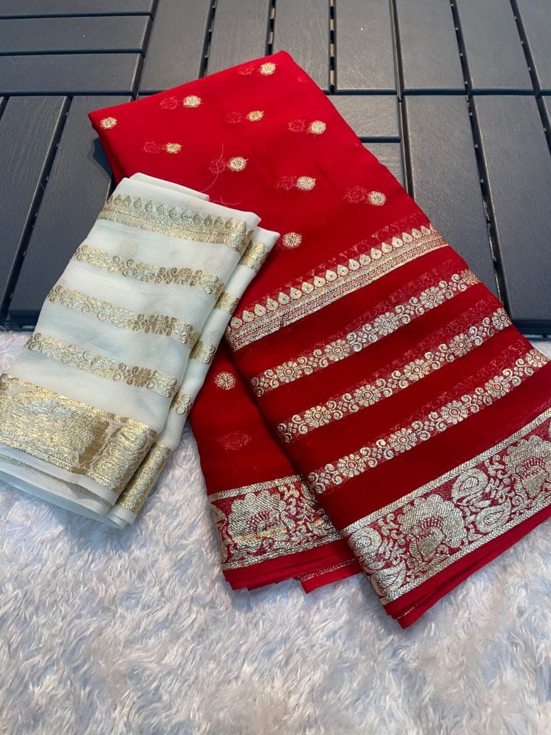 

PAYAL CREATION Woven Design Zari Maheshwari Saree, Red