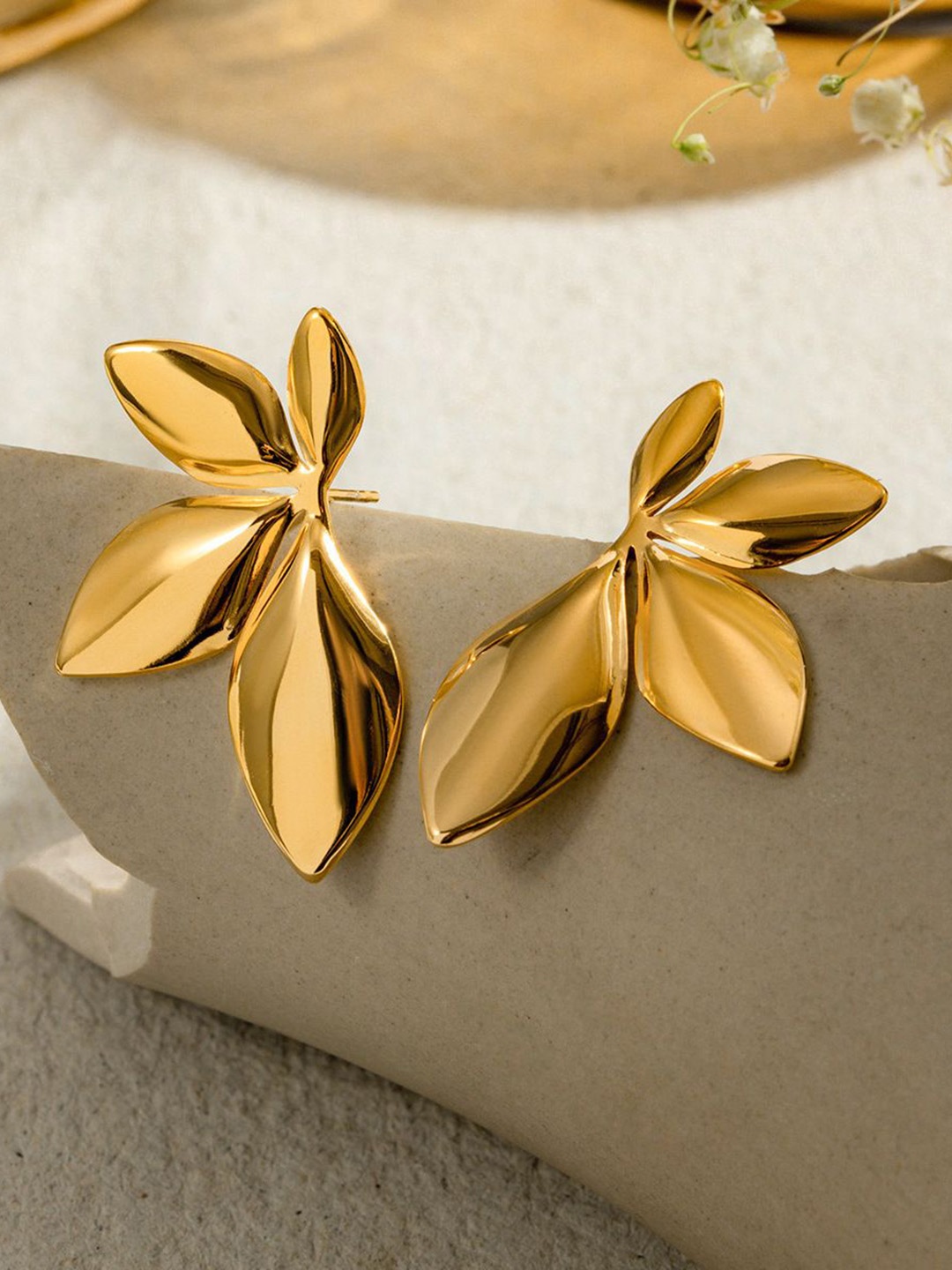 

DressBerry Stainless Steel Gold-Plated Floral Shaped Chunky Anti Tarnish Studs