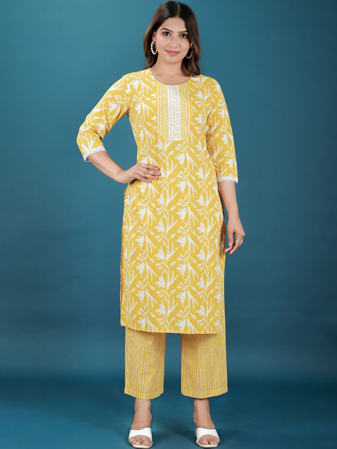 

Aramya Floral Printed Round Neck Straight Pure Cotton Kurta With Trousers, Yellow