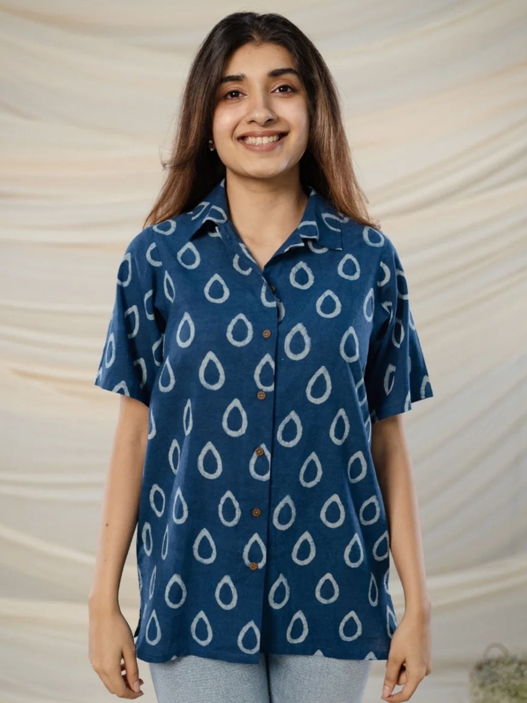 

THE INDIAN ETHNIC CO Women Indigo Straight Dabu Cotton Shirt, Blue