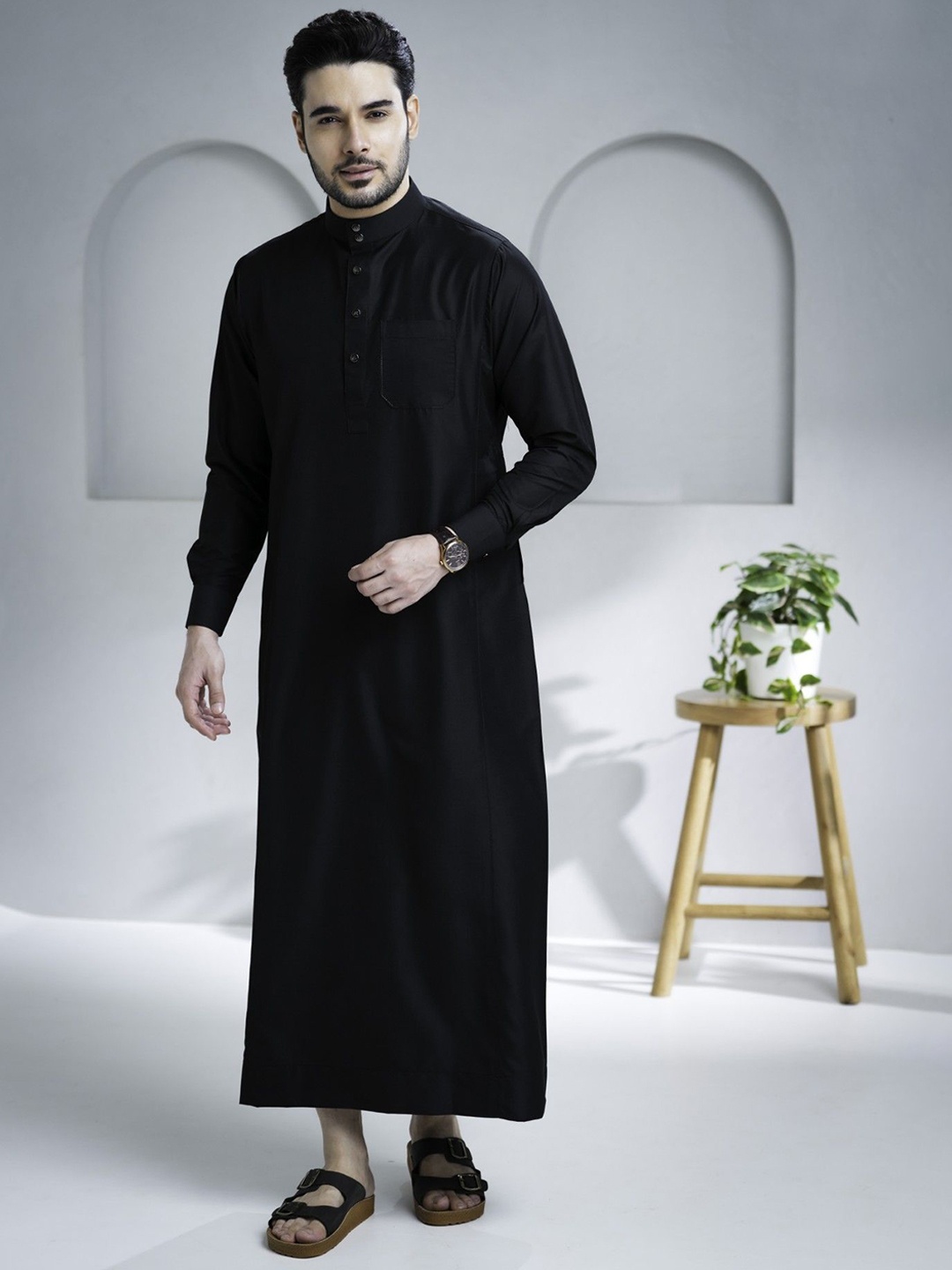 

MASHROO Men Thread Work Kurta, Black