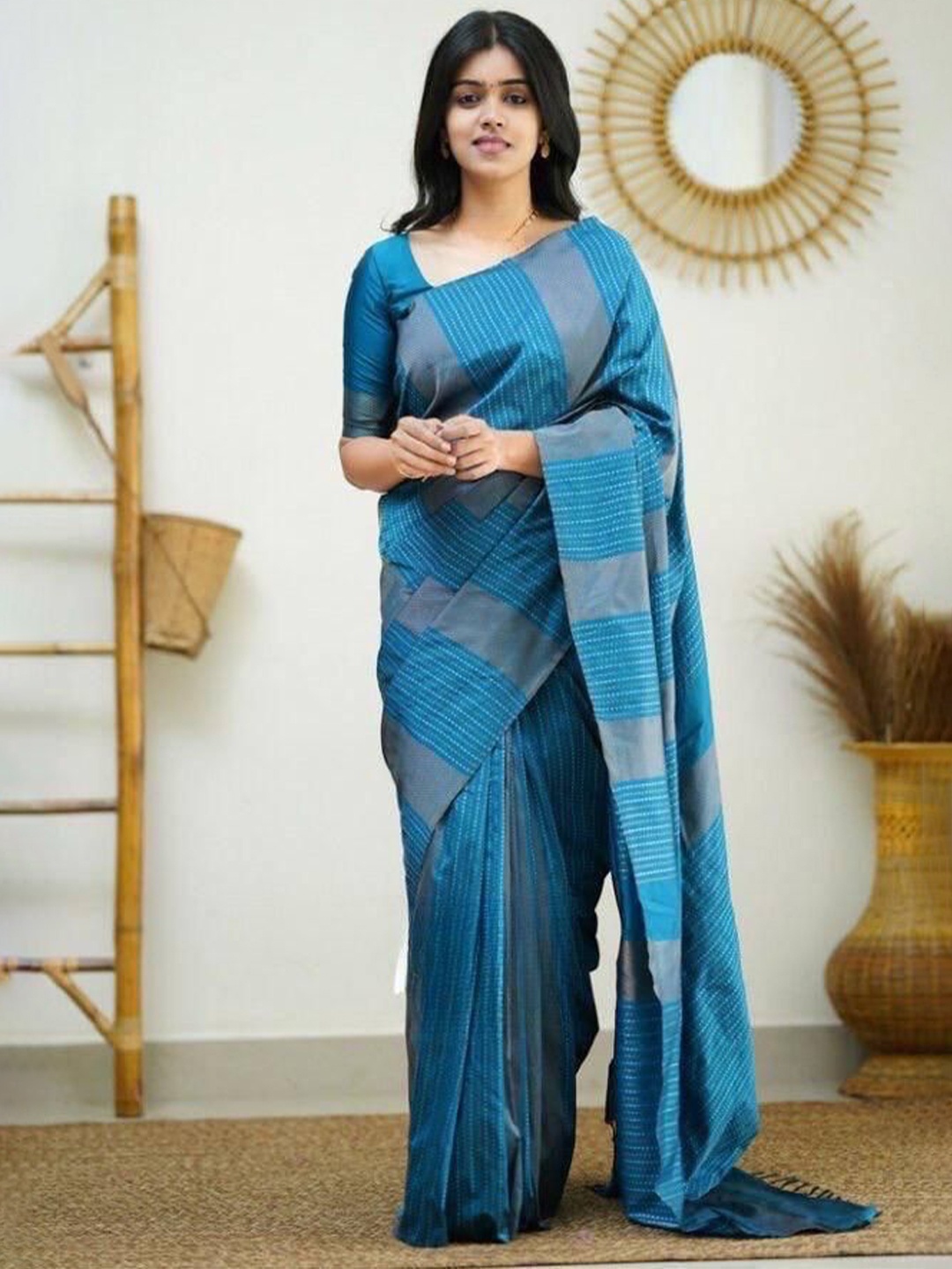 

APNISHA Woven Design Zari Pure Silk Banarasi Saree, Turquoise blue