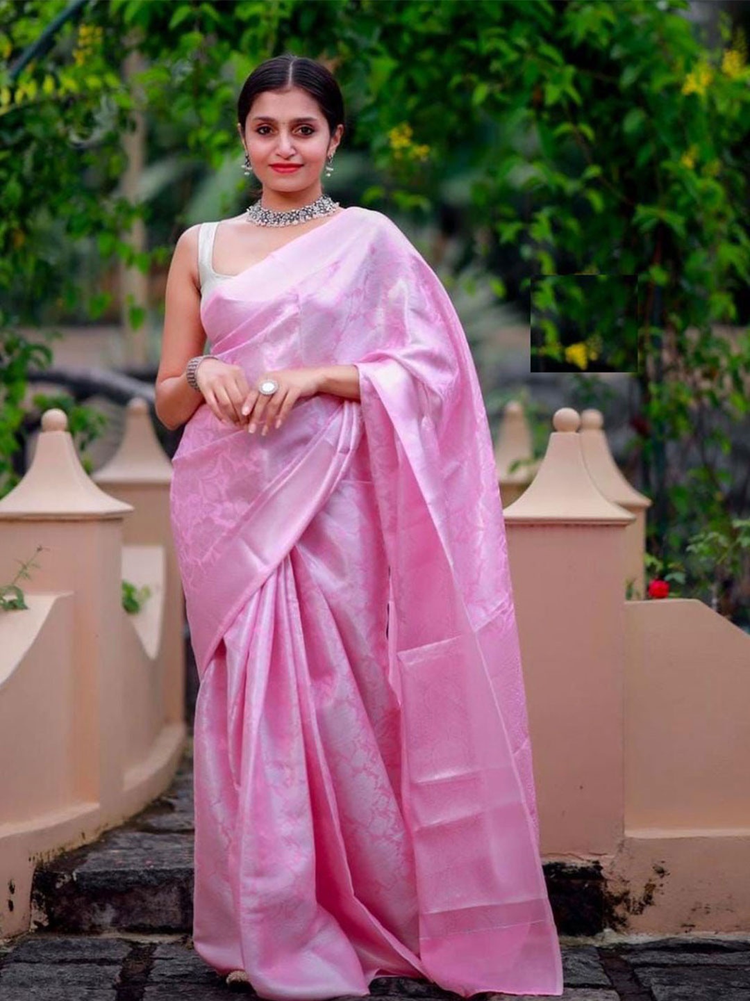 

APNISHA Woven Design Zari Pure Silk Banarasi Saree, Pink