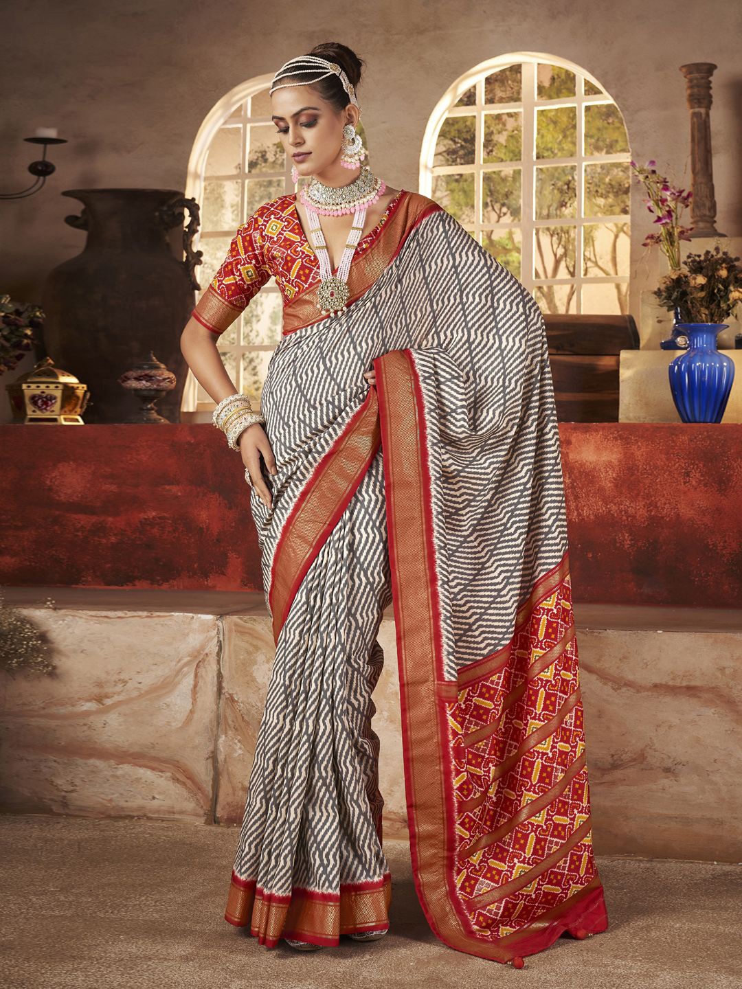 

Meena Bazaar Geometric Printed Zari Saree, Grey