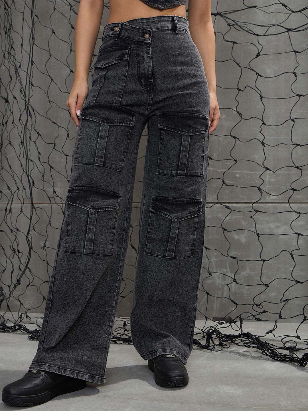 

SASSAFRAS Women Washed Cargo Straight Jeans, Black