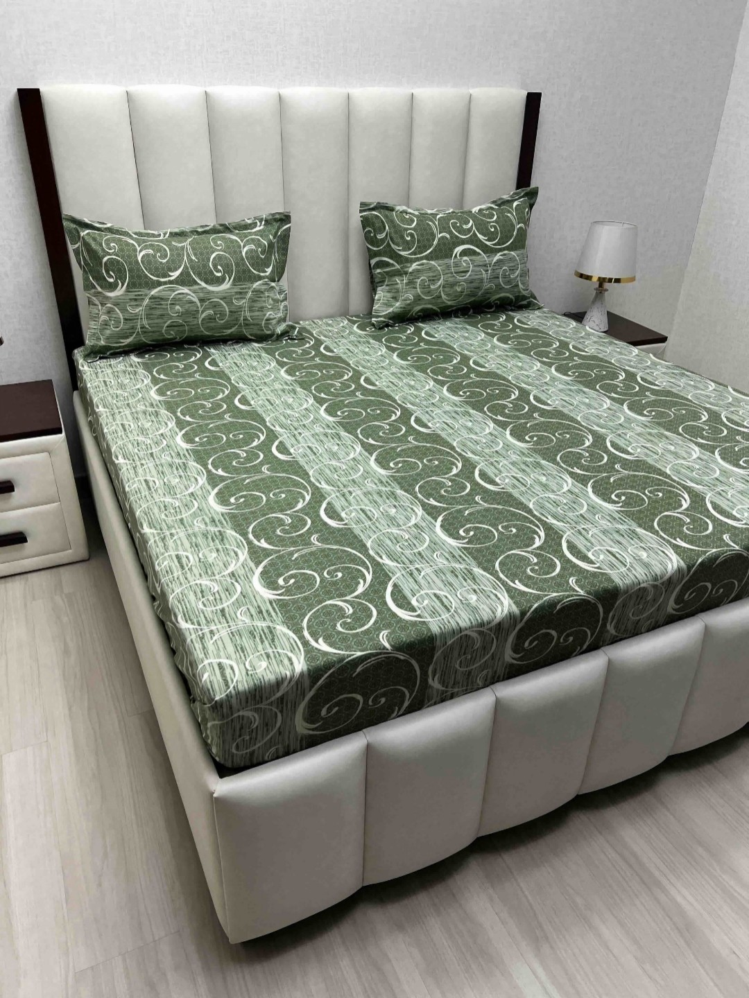 

Pure Decor Velar Fur Sib Green Printed 260 TC Pure Cotton King Bedsheet Set- 2.74m x 2.74m
