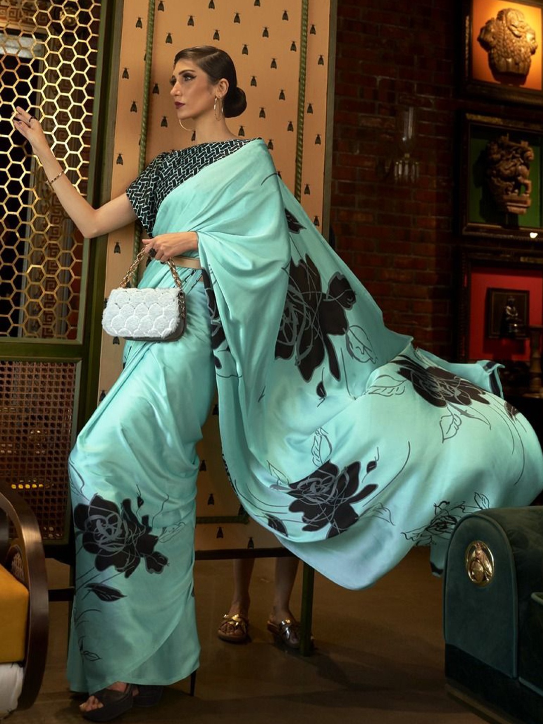 

Anouk Floral Pure Crepe Saree, Turquoise blue