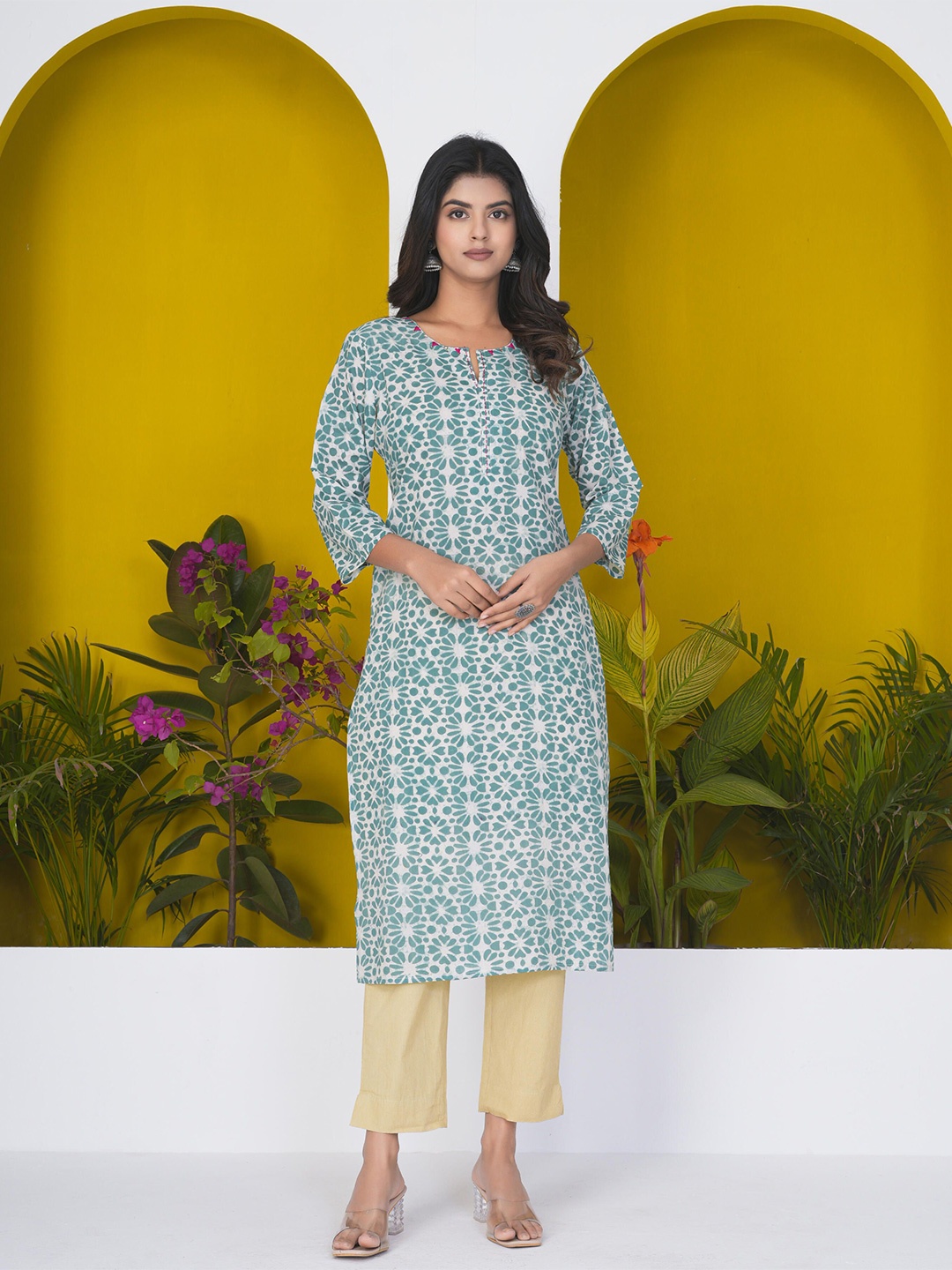 

GATIM Floral Printed Sequinned Cotton Straight Kurta, Green