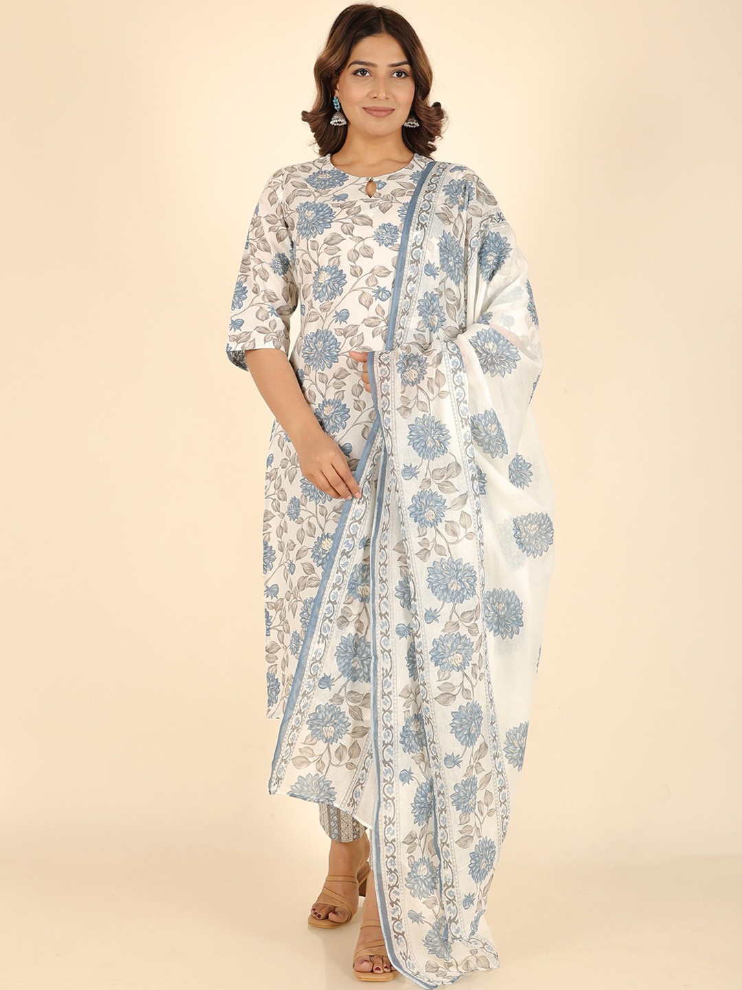 

Aramya Floral Printed Keyhole Neck Straight Pure Cotton Kurta With Trousers And Dupatta, White