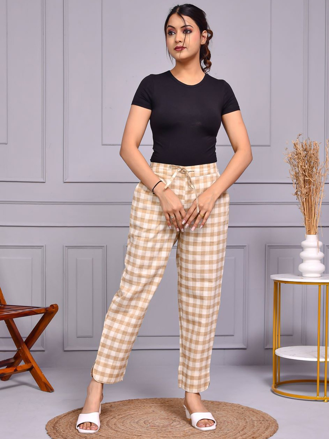 

Aspriya Women Relaxed Checked Trousers, Off white