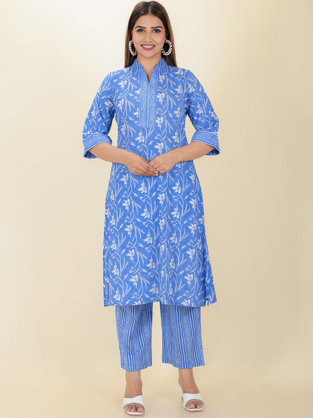 

Aramya Floral Printed V Neck Pure Cotton Straight Kurta With Trouser, Blue