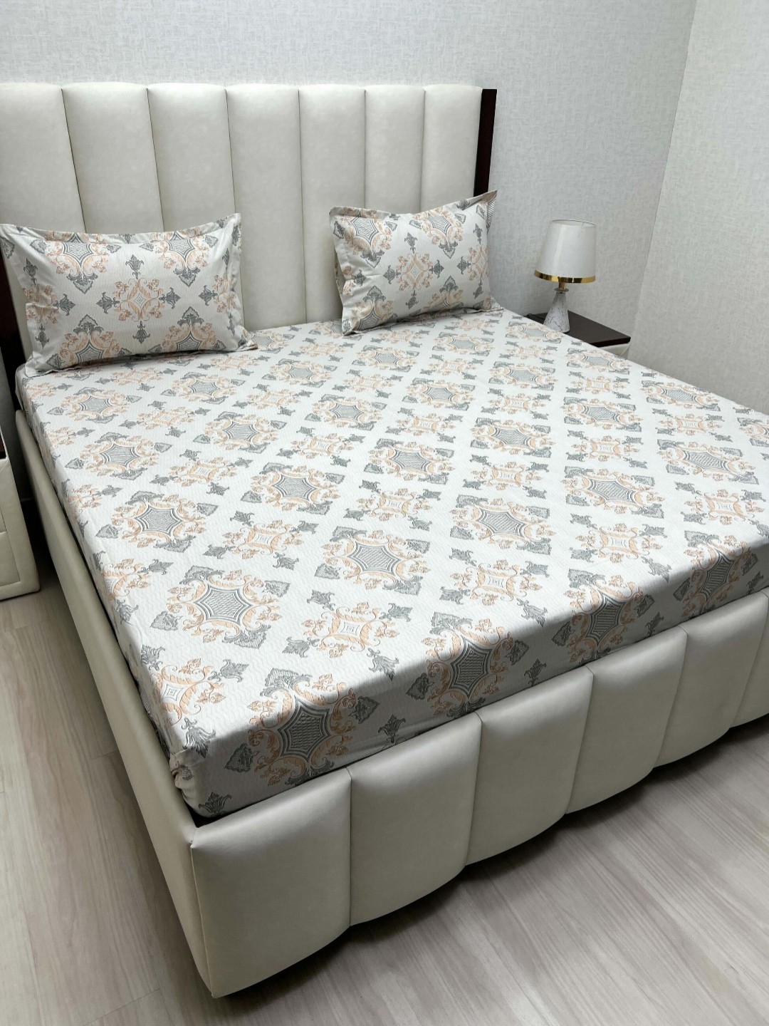 

Pure Decor Velar Fur Sib White Printed 230 TC Cotton King Bedsheet Set 2.74 m x 2.74 m, Grey