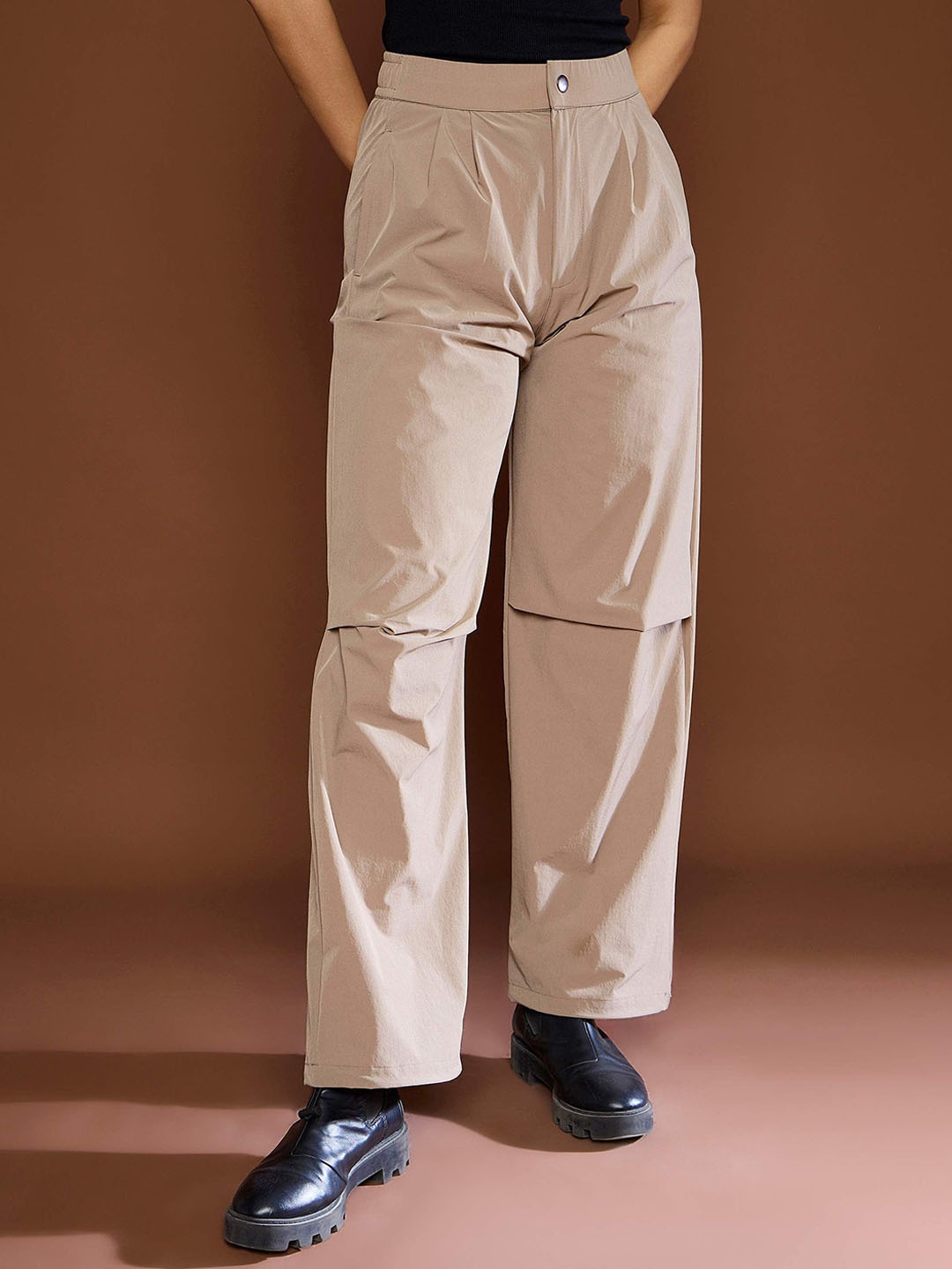 

SASSAFRAS Women Front Dart Baggy Parachute Pants, Taupe