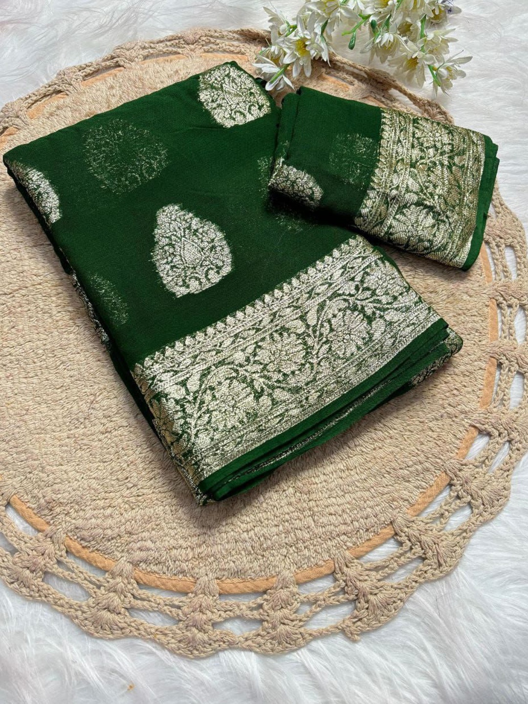 

PAYAL CREATION Woven Design Zari Maheshwari Saree, Green