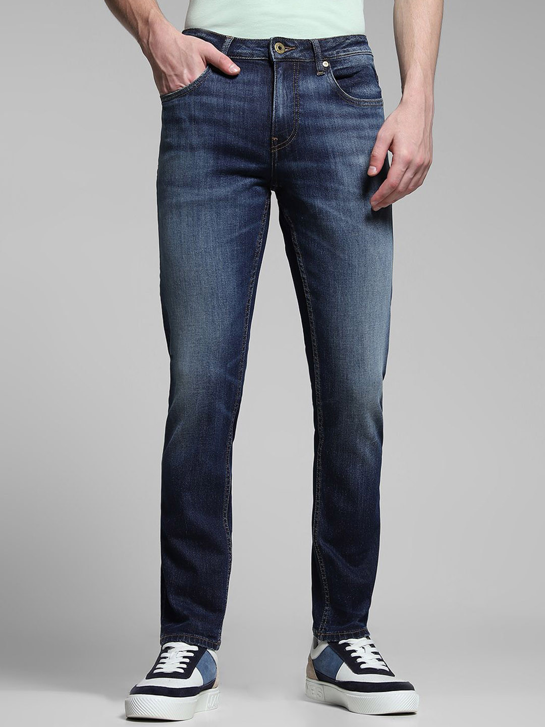 

Jack & Jones Men Cotton Slim Fit Low-Rise Light Fade Stretchable Jeans, Blue