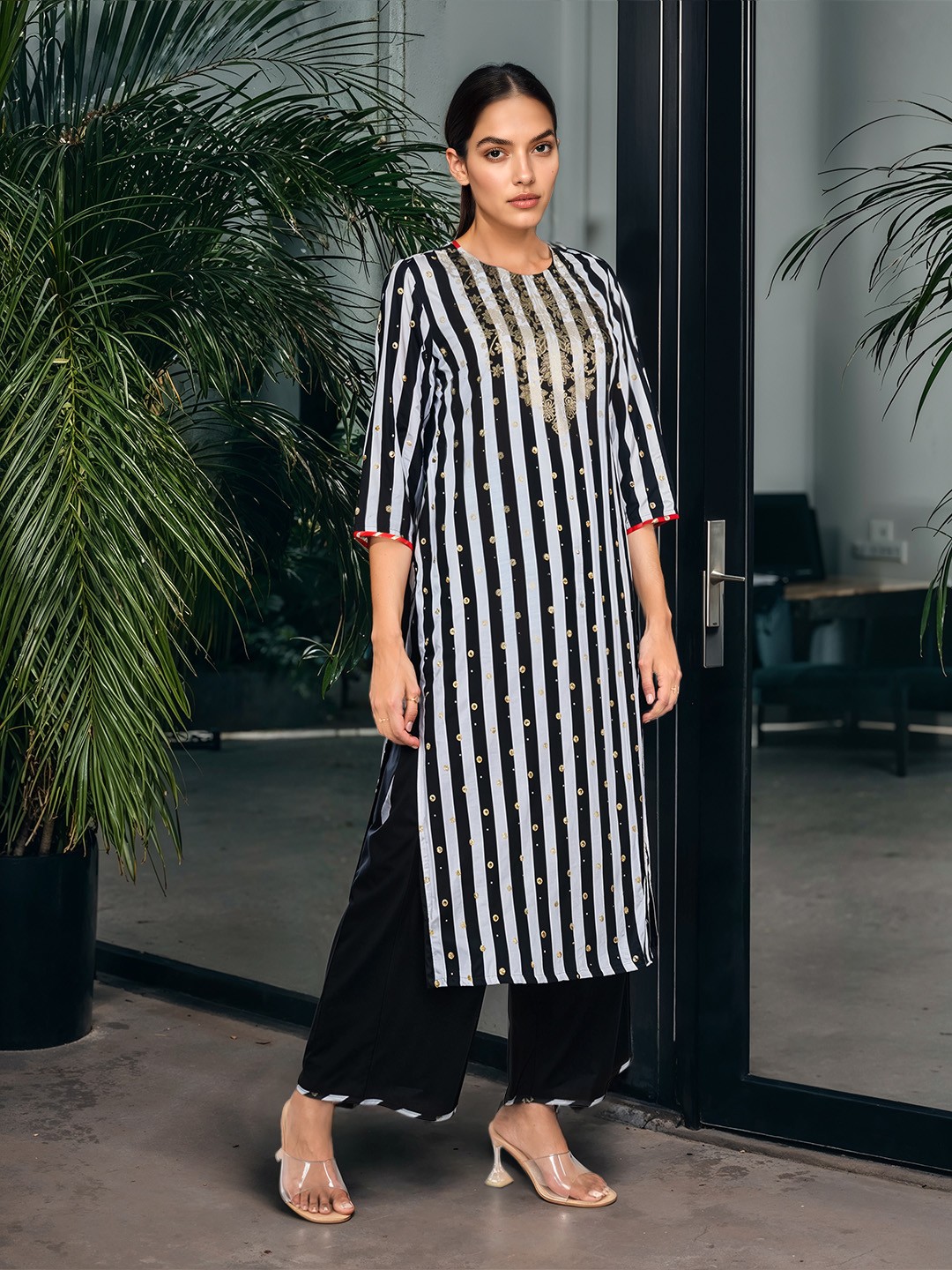 

Anouk Striped & Floral Print Gotta Patti Kurta with Palazzos, Black