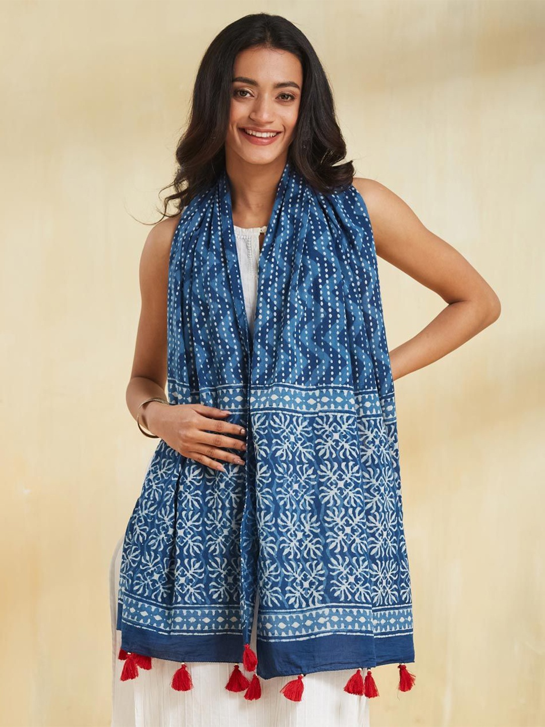 

Fabindia Women Indigo Cotton Dabu Printed Stole, Blue