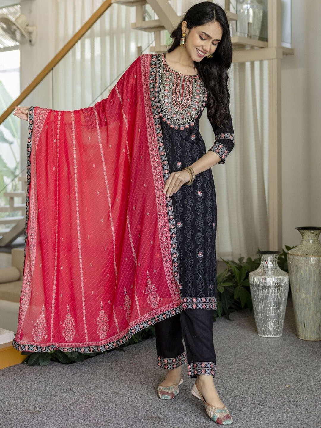 

Gauric creation Floral Embroidered Sequinned Straight Kurta With Trouser & Dupatta, Black