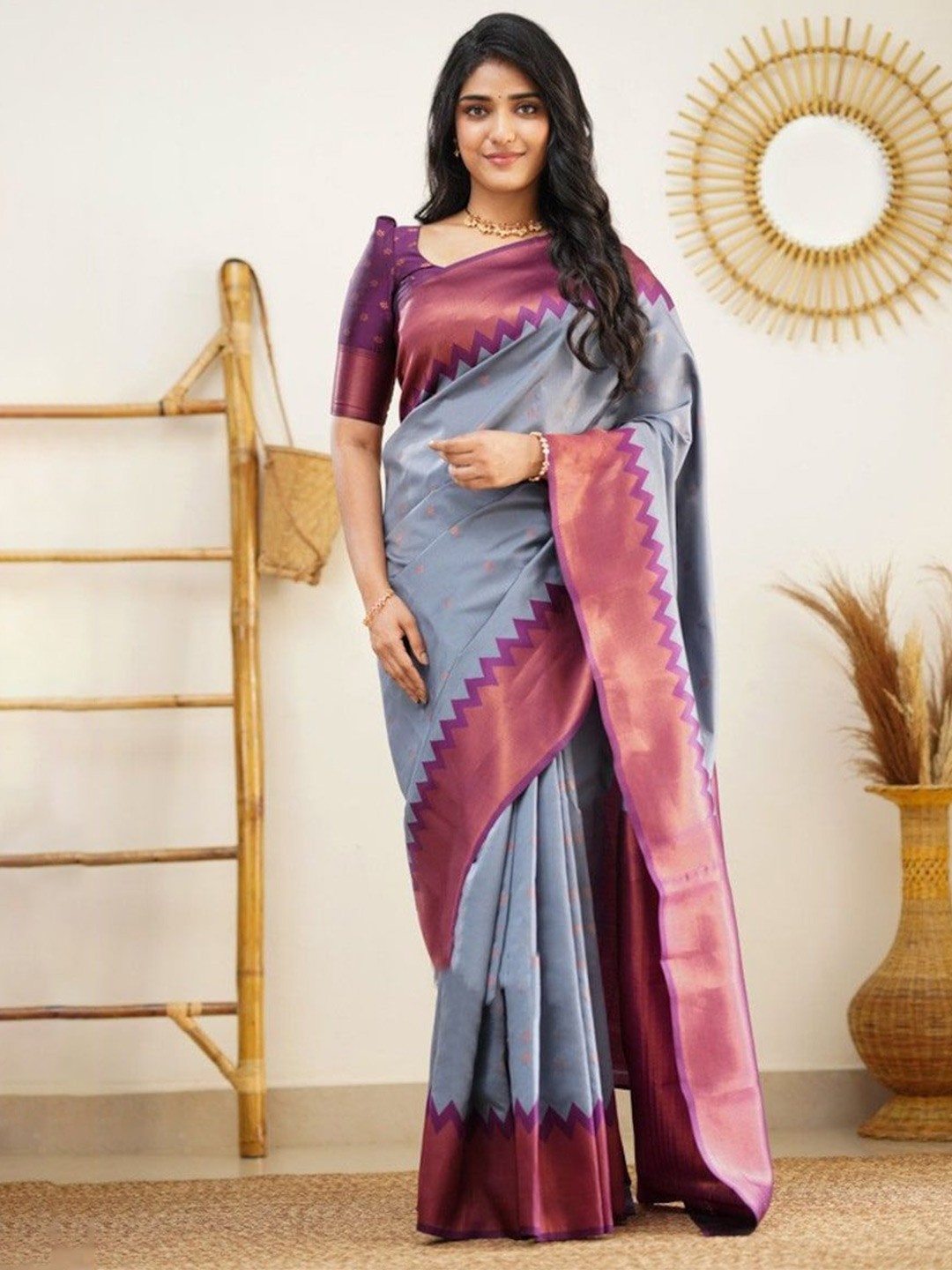

APNISHA Woven Design Zari Pure Silk Banarasi Saree, Grey