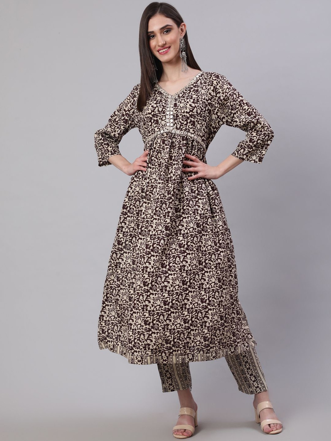 

Viharini Women Floral Printed Empire Kurta with Trousers, Beige