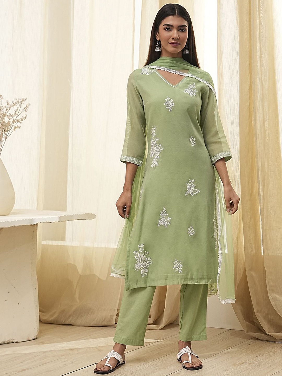 

Biba Women Floral Embroidered Regular Thread Work Kurta with Palazzos & With Dupatta, Green