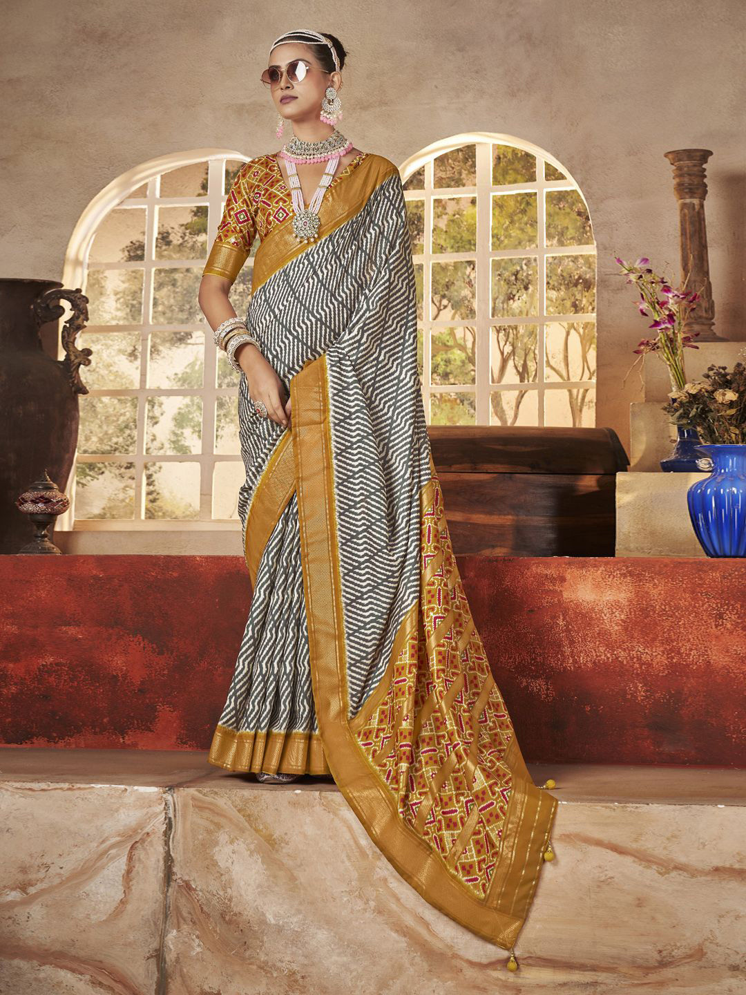

Meena Bazaar Abstract Printed Zari Saree, Grey
