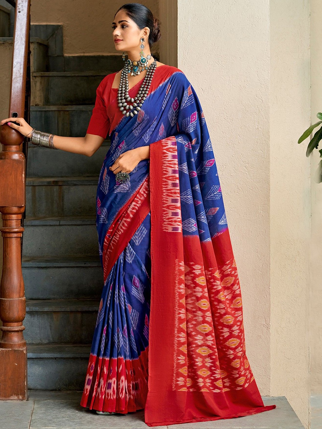 

DIVASTRI Floral Ikat Saree, Blue