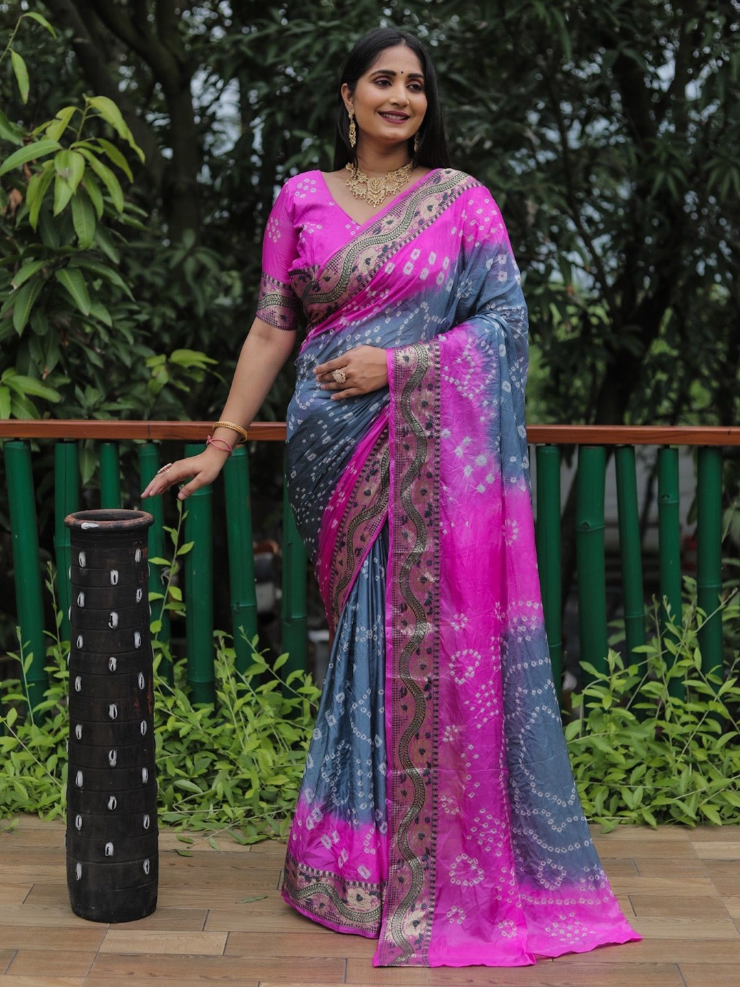 

DIVASTRI Bandhani Zari Silk Blend Designer Bandhani Saree, Grey