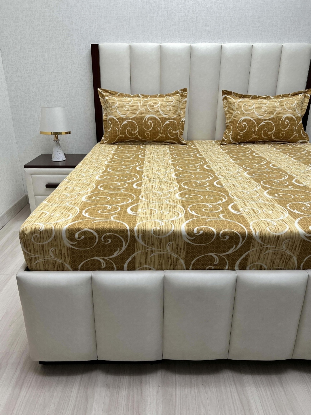 

Pure Decor Velar Fur Sib Mustard Printed 400 TC Cotton King Bedsheet Set 2.74 m x 2.74 m