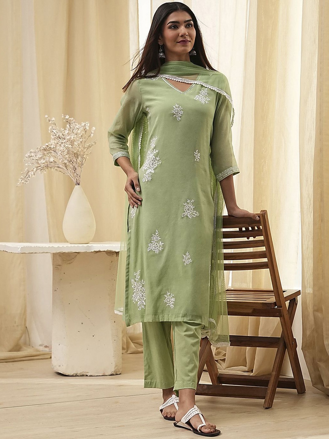 

Biba Women Floral Embroidered Regular Thread Work Kurta with Palazzos & With Dupatta, Green