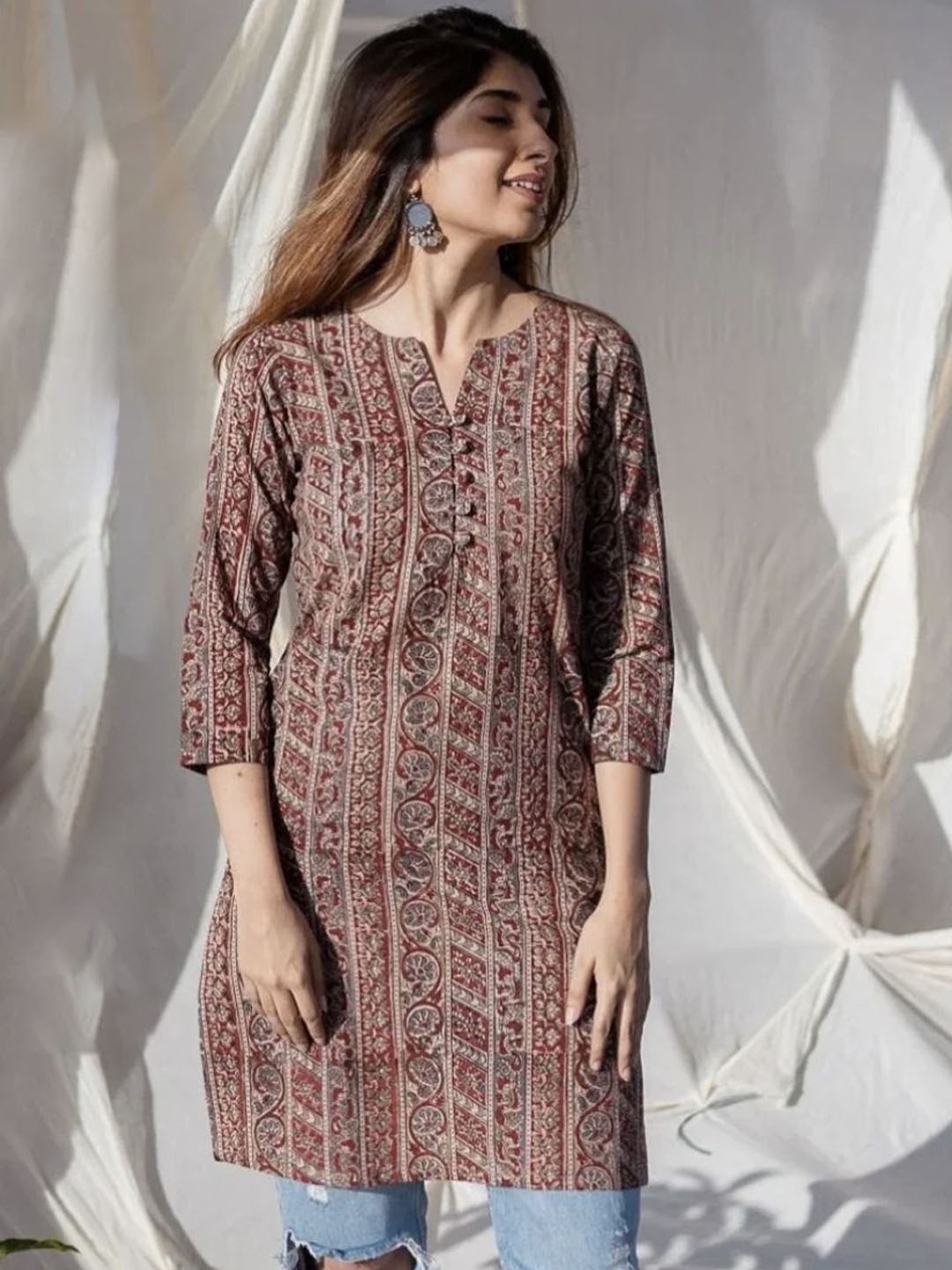

THE INDIAN ETHNIC CO Madder Straight Kamakari Cotton Kurta, Red