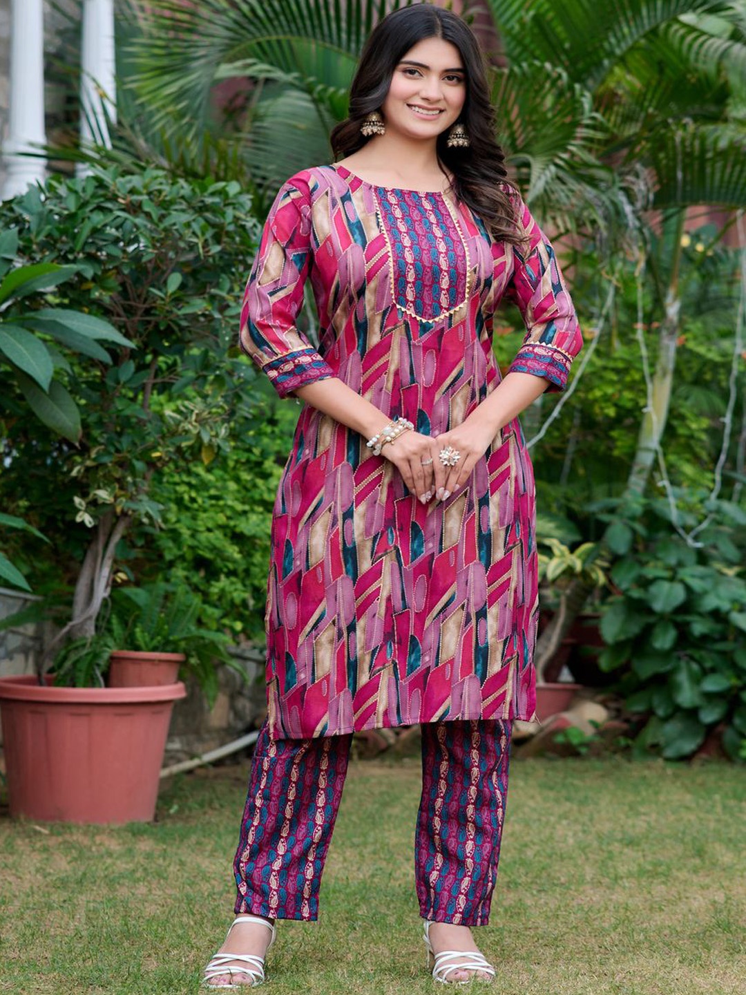 

DIVASTRI Women Printed Regular Gotta Patti Kurta with Trousers, Pink