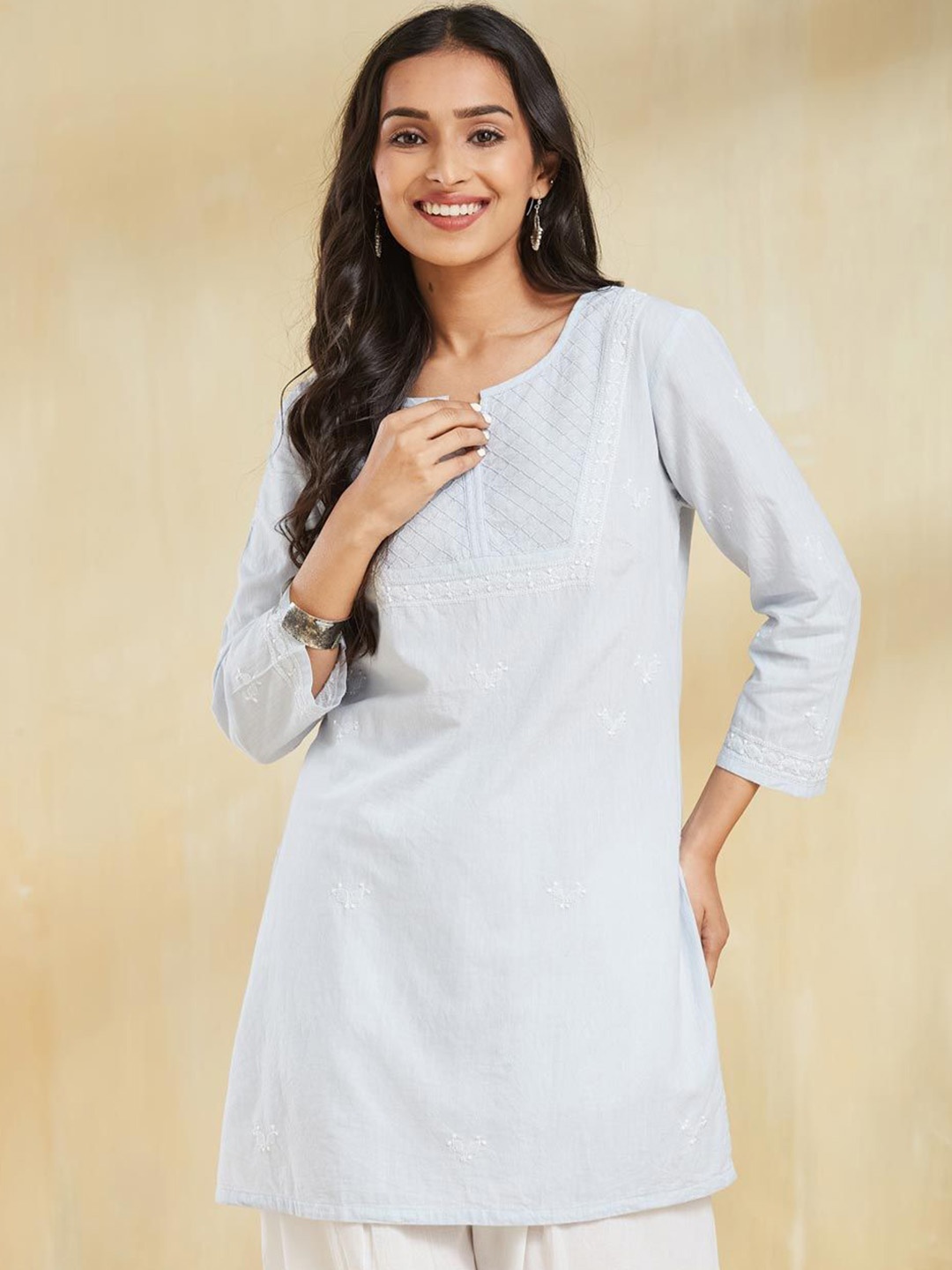 

Fabindia Geometric Embroidered Chikankari Pure Cotton Straight Kurta, Blue