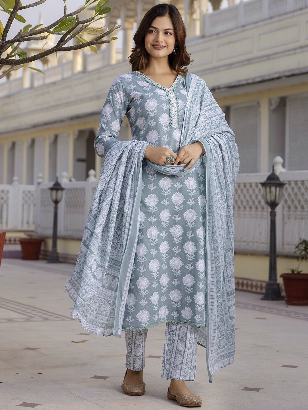 

Anouk Women Floral Printed Regular Mirror Work Pure Cotton Kurta with Trousers & With Dupatta, Green