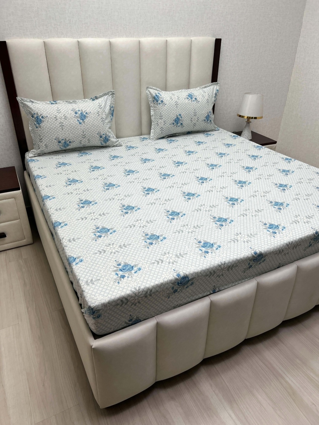 

Pure Decor Velar Fur Sib White & Blue Printed 330TC Cotton King Bedsheet Set 2.74m x 2.74m