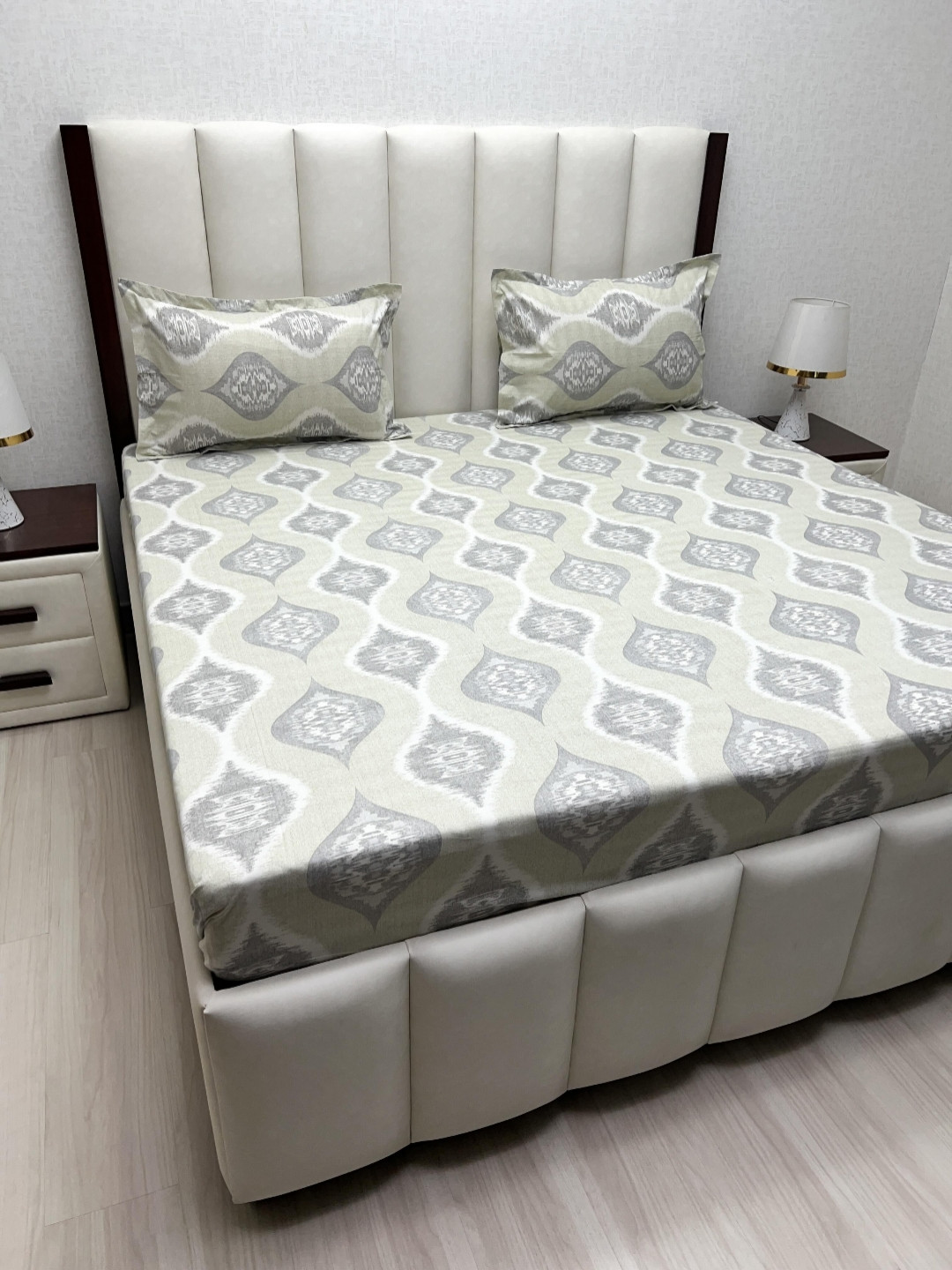 

Pure Decor Grey & Black Printed Cotton 240 TC King Bedsheet Sets - 2.74 m x 2.74 m