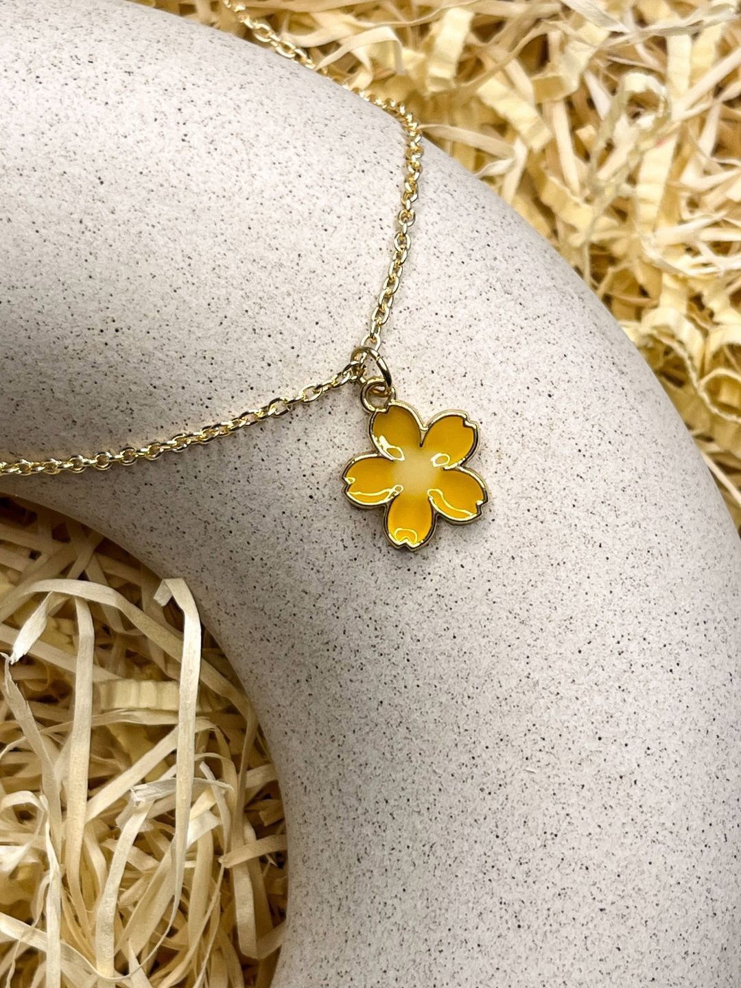 

DressBerry Gold-Plated Floral Shaped Minimal Pendant Chain
