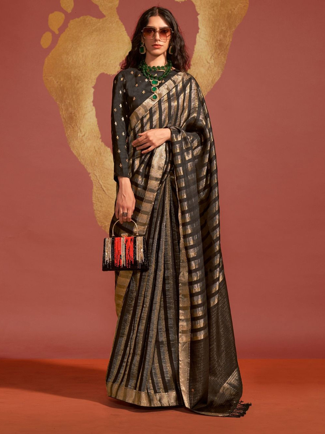 

BLENDIFY Woven Design Zari Banarasi Saree, Black