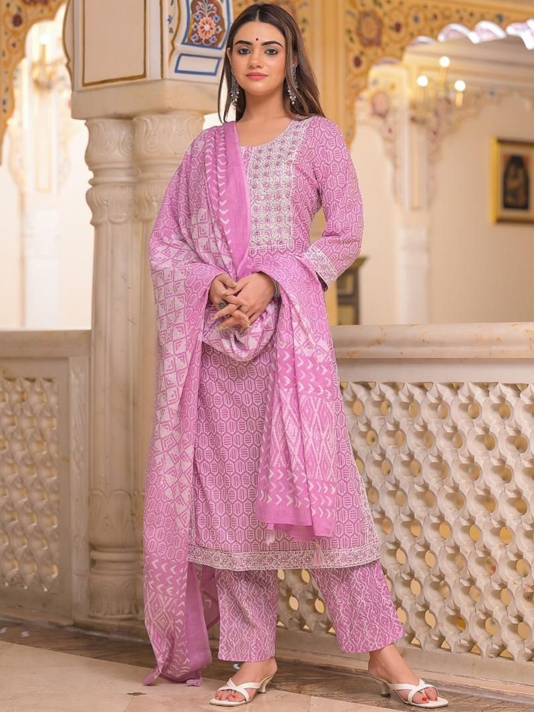 

Gauric creation Geometric Embroidered Pure Cotton Straight Kurta With Trousers & Dupatta, Lavender