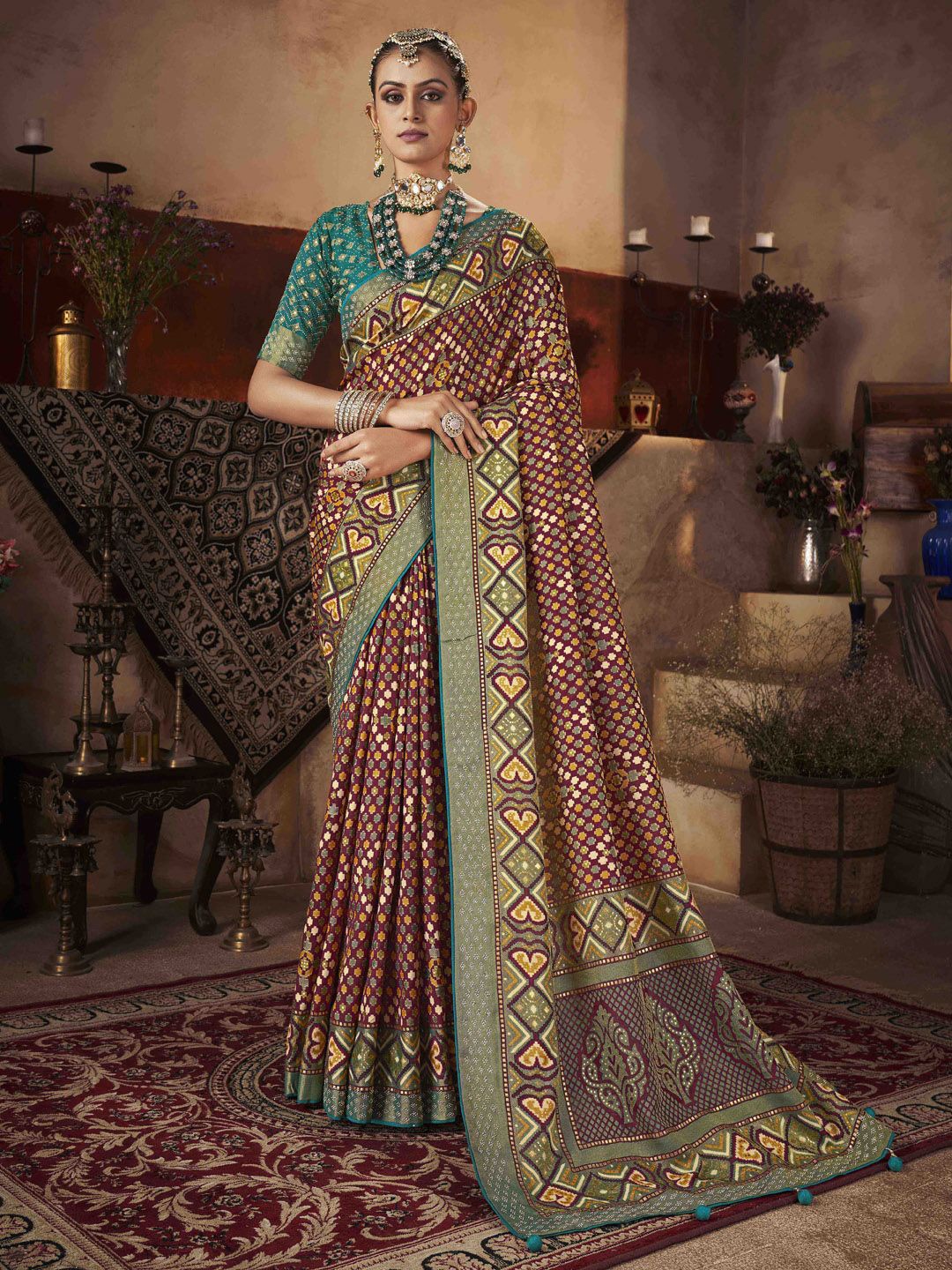 

Meena Bazaar Geometric Printed Saree, Burgundy