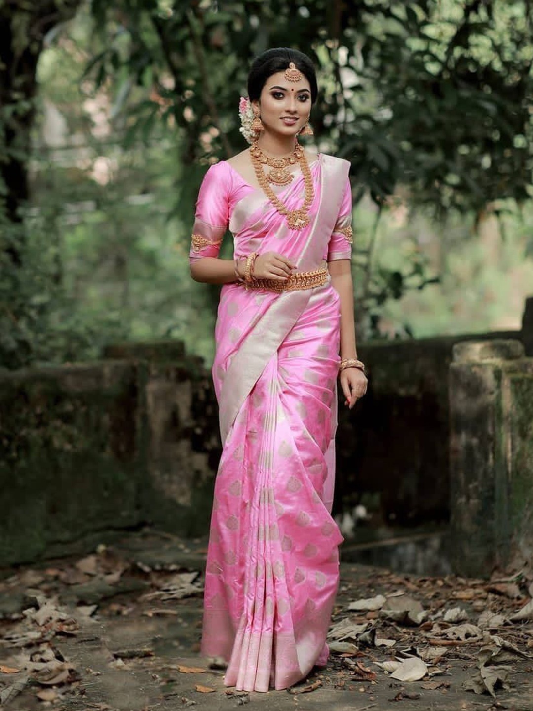 

APNISHA Woven Design Zari Pure Silk Banarasi Saree, Pink
