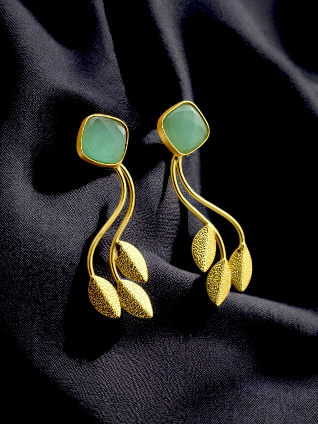 

TISHUL JEWELS Gold-Plated Artificial Stones Studded Classic Drop Earrings