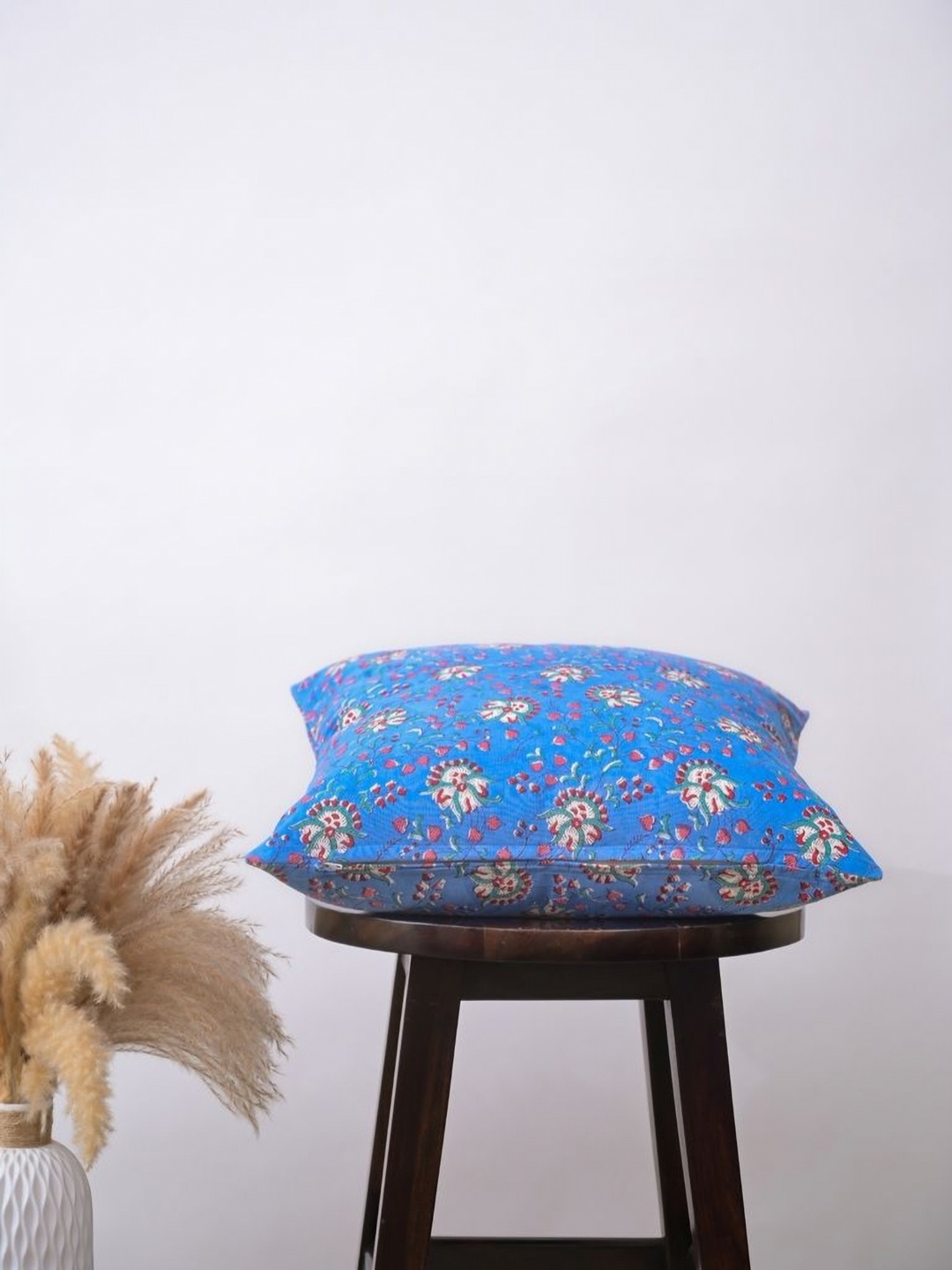

Block N Style Fedelmind Blue & Red Floral Printed Cotton Square Cushion Covers