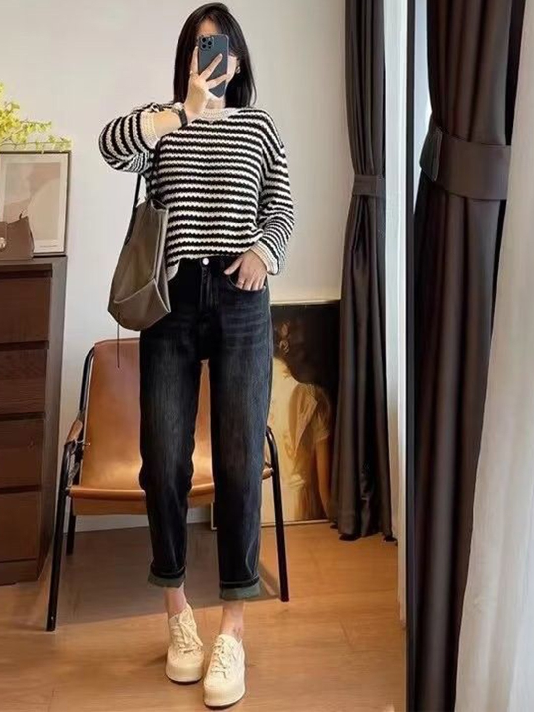 

DressBerry Women Slim Fit High-Rise Light Fade Jeans, Black