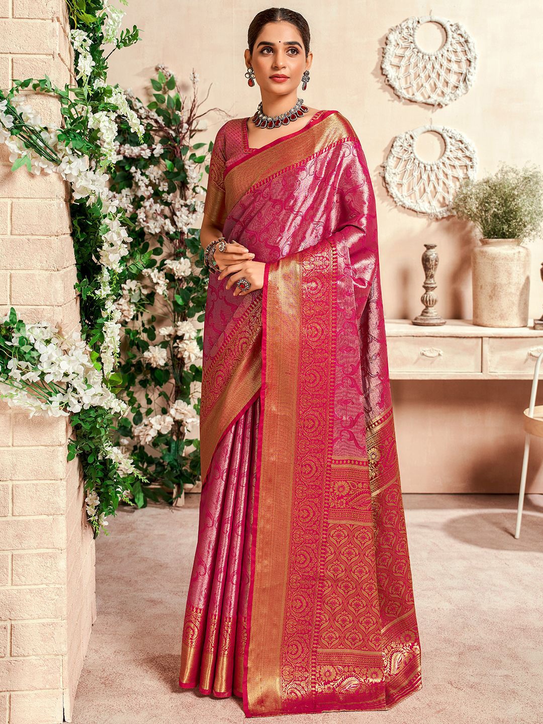

Satrani Floral Zari Pure Silk Banarasi Saree, Pink