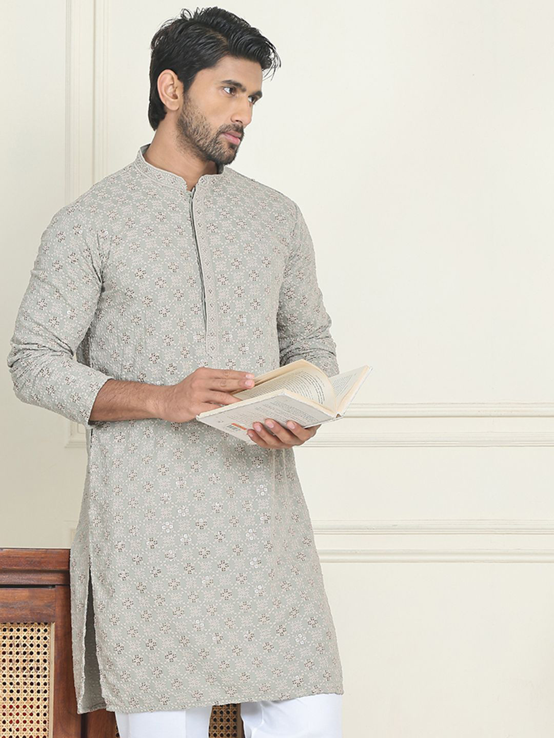 

Anouk Grey Floral Embroidered Mandarin Collar Sequinned Straight Kurta