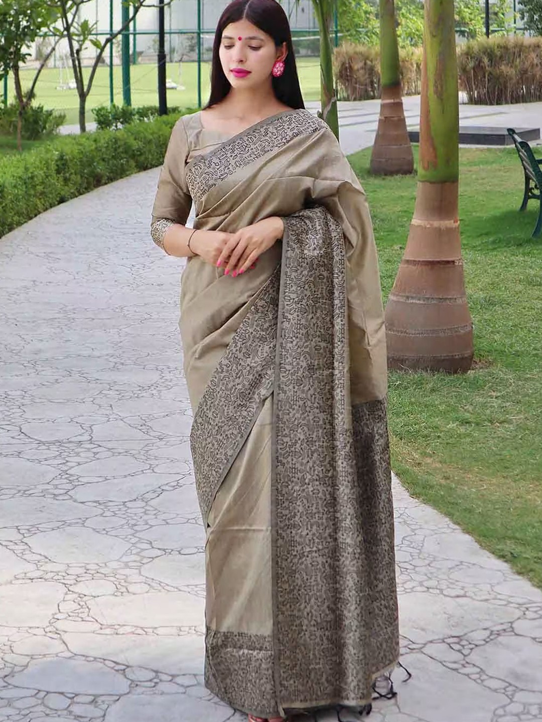 

APNISHA Pure Silk Banarasi Saree, Beige
