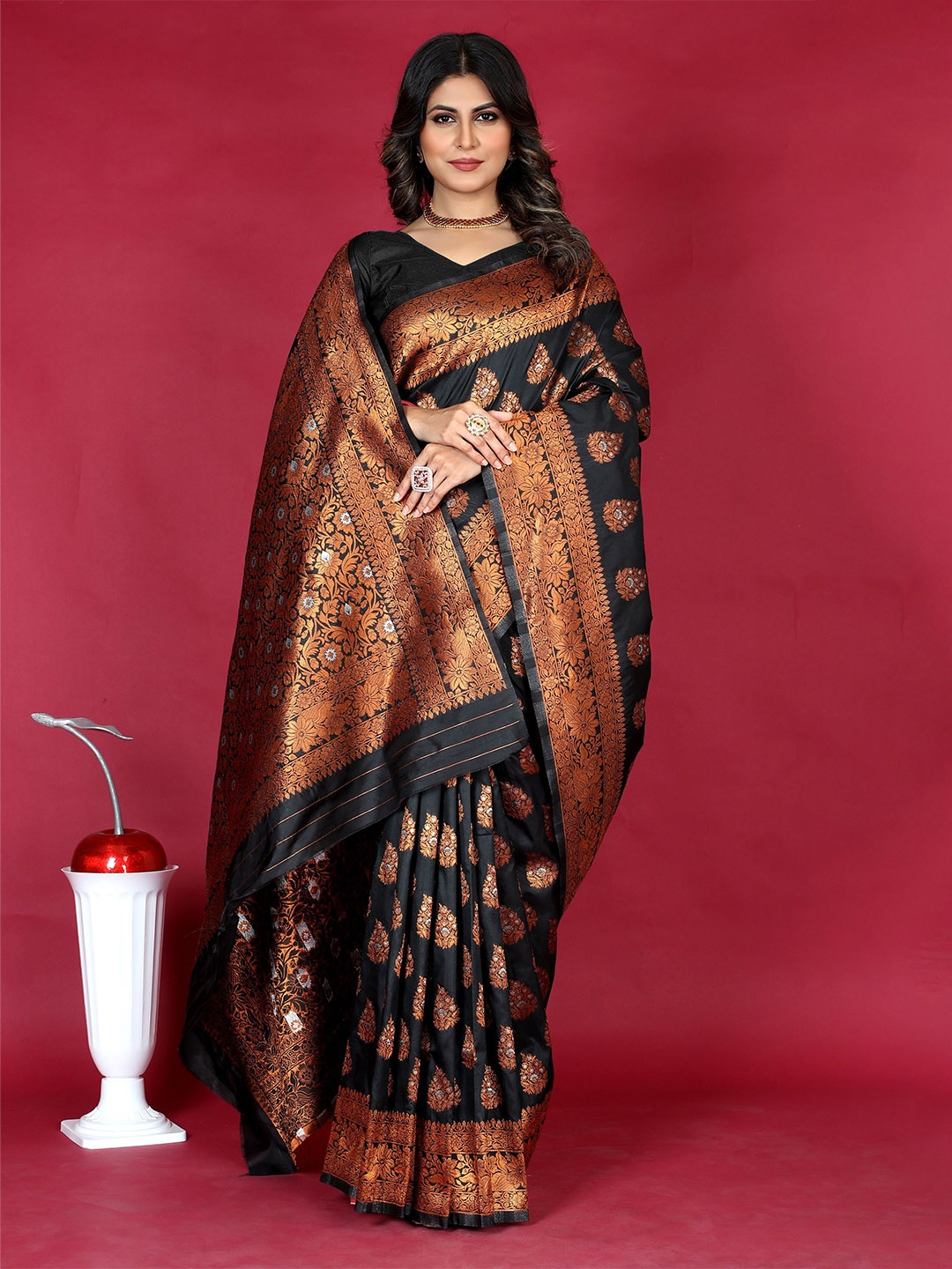 

Kandora Woven Design Zari Pure Silk Paithani Saree, Black