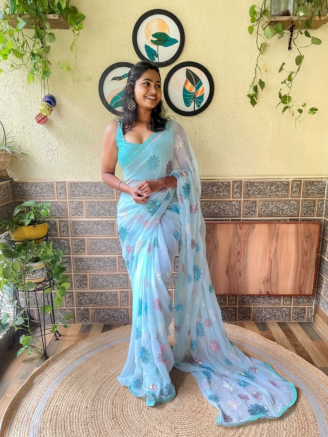 

DIVASTRI Floral Embellished Sequinned Saree, Blue